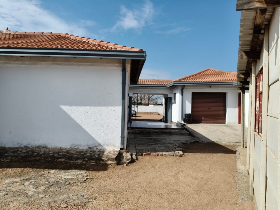 4 Bedroom Property for Sale in Mogwase North West